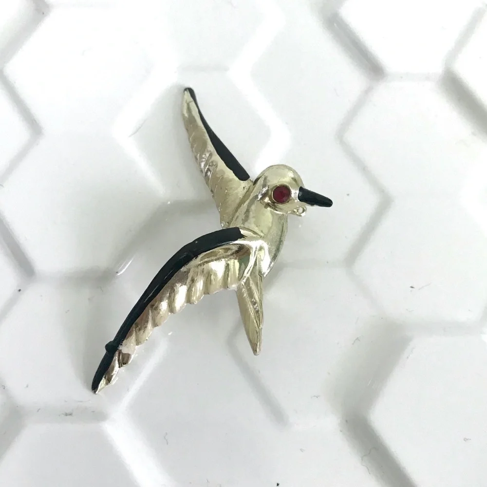 Vintage 1960’s sea gull bird novelty brooch pin